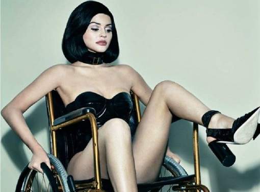 Kylie Jenner en poupée sexuelle handicapée: les photos qui énervent