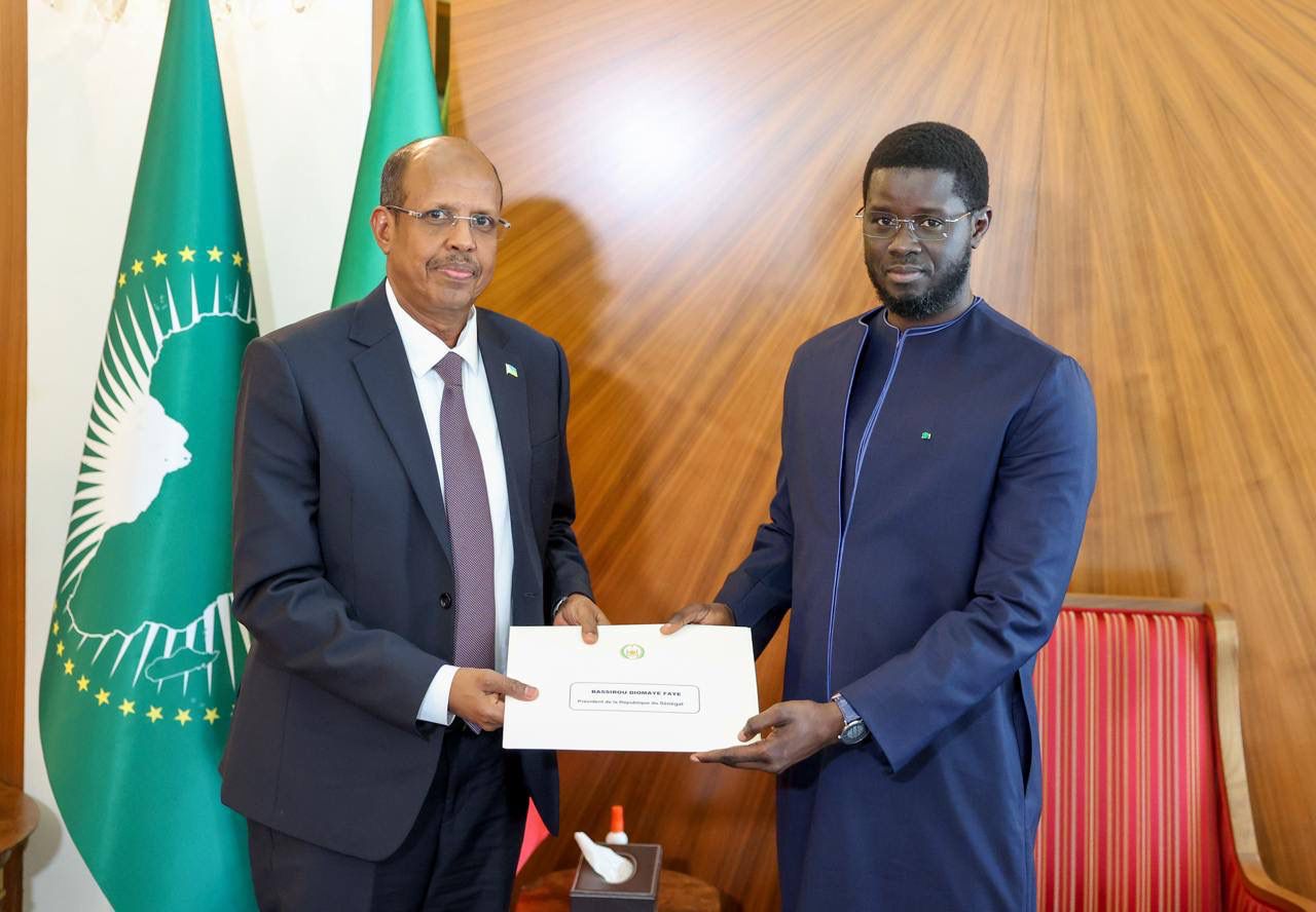 Le Chef de l’État reçoit le PDG du Groupe Orange, le Ministre djiboutien des Affaires étrangères, ainsi que le nouveau Directeur général de l’ASECNA.