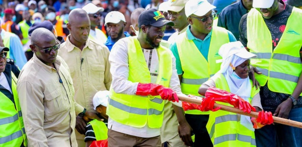 Le Président Diomaye annonce une pause du programme Setal Sunu Reew