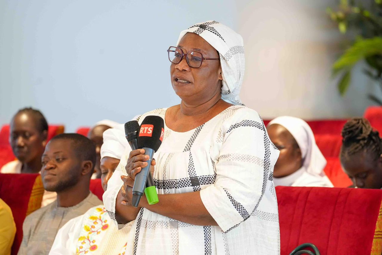 Le Pm,  Ousmane Sonko,  octroie  241 millions de FCFA à 22 orphelinats
