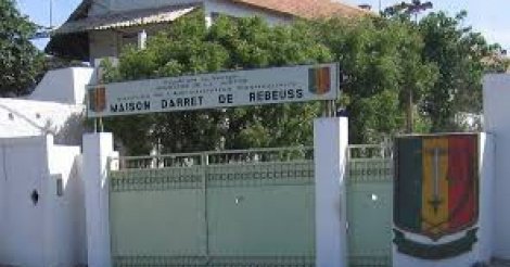 Macky Sall gracie 743 détenus: aucun membre du PDS n'est concerné par cette mesure Macky Sall gracie 743 détenus: aucun membre du PDS n'est concerné par cette mesure