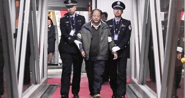 Vivant caché à Conakry, l’un des fugitifs les plus recherchés de la Chine a été rapatrié Vivant caché à Conakry, l’un des fugitifs les plus recherchés de la Chine a été rapatrié