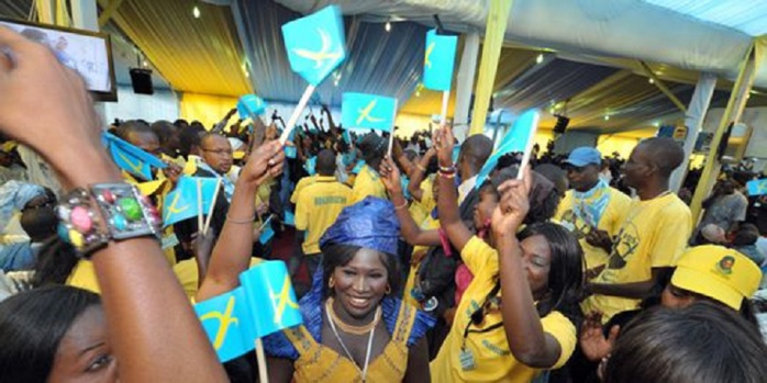 En Comité Directeur, les libéraux du Pds ont tous signé le fameux communiqué qui valut la prison à Oumar Sarr; révélations sur la réunion du Pds de ce lundi En Comité Directeur, les libéraux du Pds ont tous signé le fameux communiqué qui valut la prison à Oumar Sarr; révélations sur la réunion du Pds de ce lundi