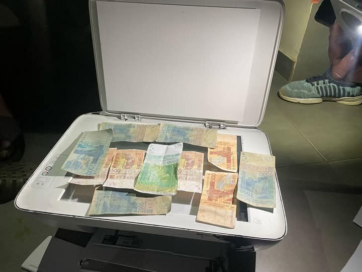 La Gendarmerie de Keur Massar  démantèle un réseau  spécialisé dans la contrefaçon de billets de banque  et  arrête un individu pour détention et trafic de drogue dure