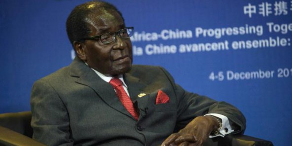Zimbabwe : Robert Mugabe de retour au pays après des rumeurs sur son décès