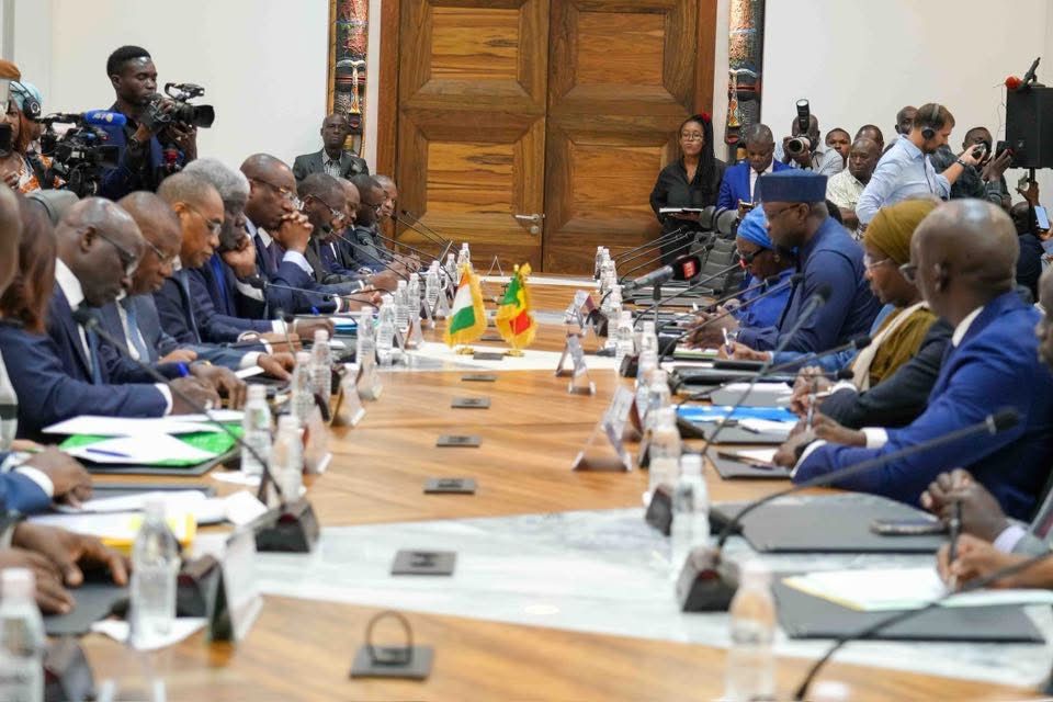 Séance de travail entre le Pm Ousmane SONKO  et son homologue Ivoirien