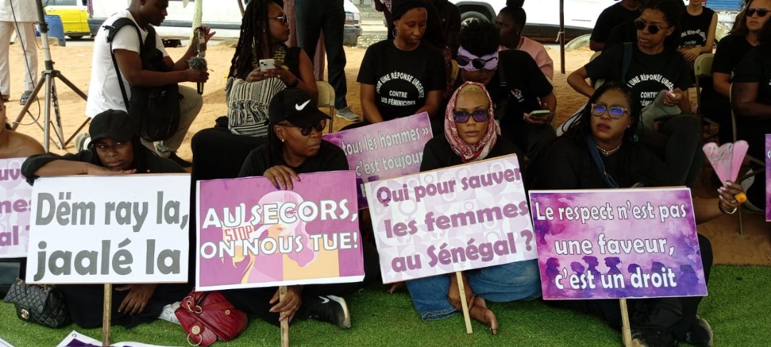 Sit-in des féministes : des voix s’élèvent contre les vies fauchées dans «le silence» et «l’indignation»