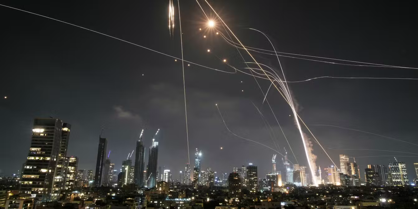 Israël touché par des missiles alors que l'Iran riposte aux frappes sur ses sites nucléaires