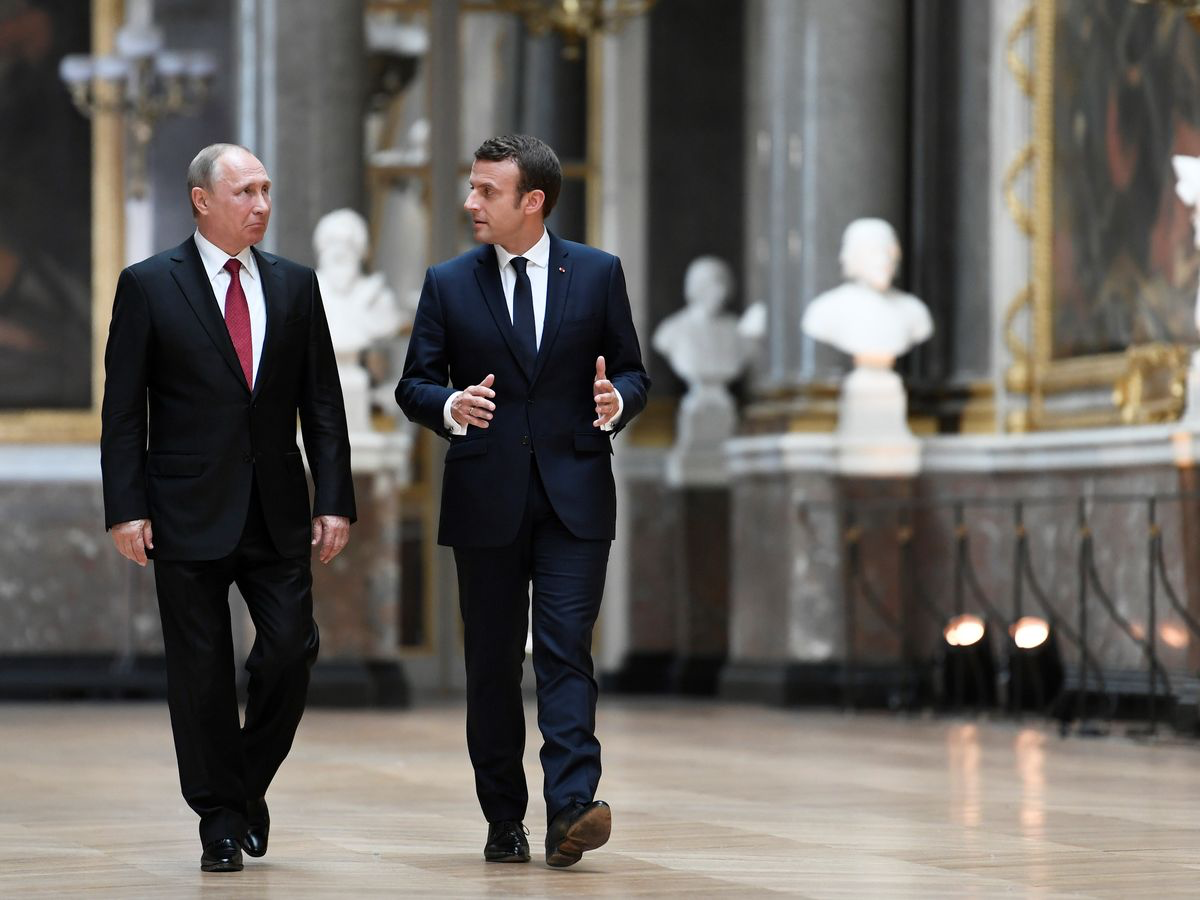 Emmanuel Macron ne croit pas que la Russie « puisse être un médiateur »