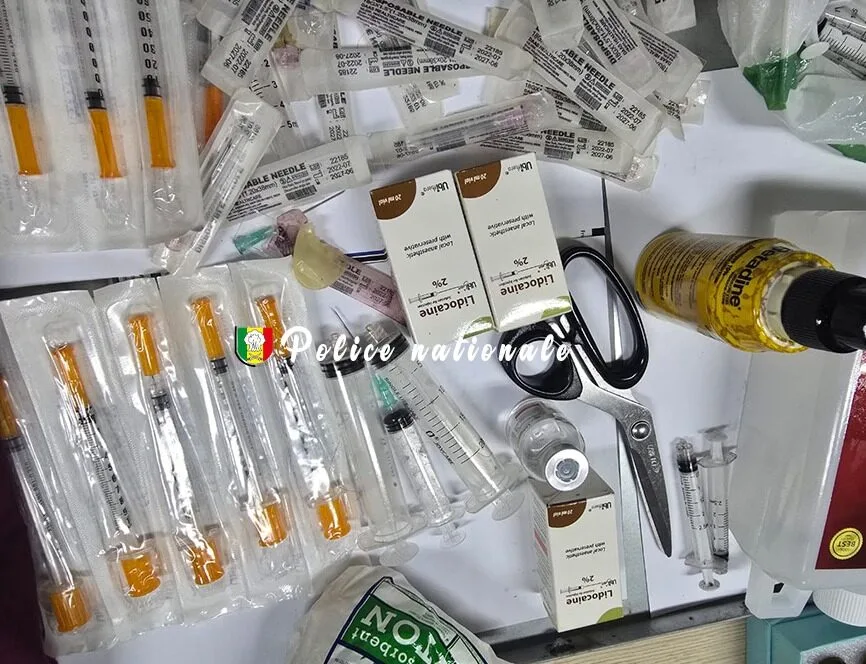 Vente illégale de produits pour grossir les fesses et éclaircir la peau : trois individus arrêtés par la DSC