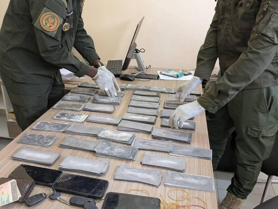  Des billets noirs d’une contrevaleur de près de 1milliard 123 millions en francs CFA saisis à Ziguinchor