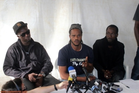 Fadel Barro très en colère : "C'est du wax, waxaat, waxati, waxeet" Fadel Barro très en colère : "C'est du wax, waxaat, waxati, waxeet"