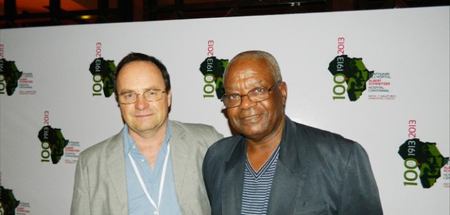 SIDA : le vaccin enfin trouvé. Le professeur gabonnais Mavoungou présente le vaccin contre le SIDA SIDA : le vaccin enfin trouvé. Le professeur gabonnais Mavoungou présente le vaccin contre le SIDA