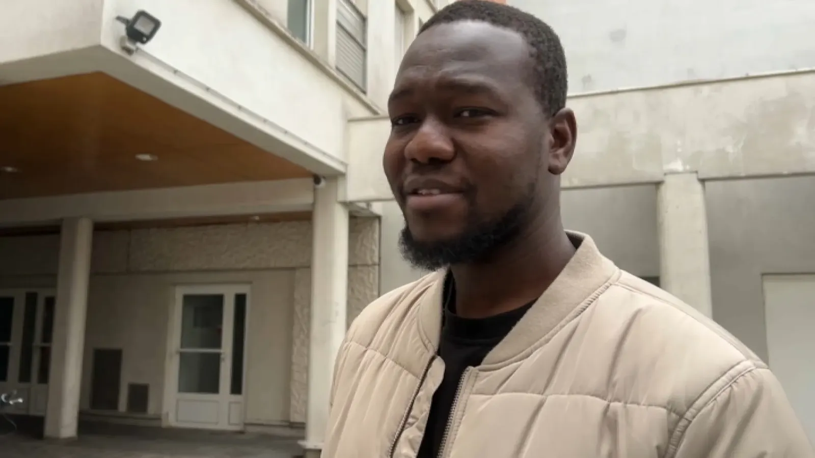 Il a sauvé des femmes et des bébés d'un incendie à Paris : Fousseynou Cissé va être décoré