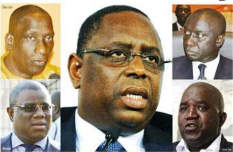 Appel à la mobilisation pour ou contre le Référendum : Ce sera front contre front cet après midi entre l'opposition et le pouvoir Appel à la mobilisation pour ou contre le Référendum : Ce sera front contre front cet après midi entre l'opposition et le pouvoir