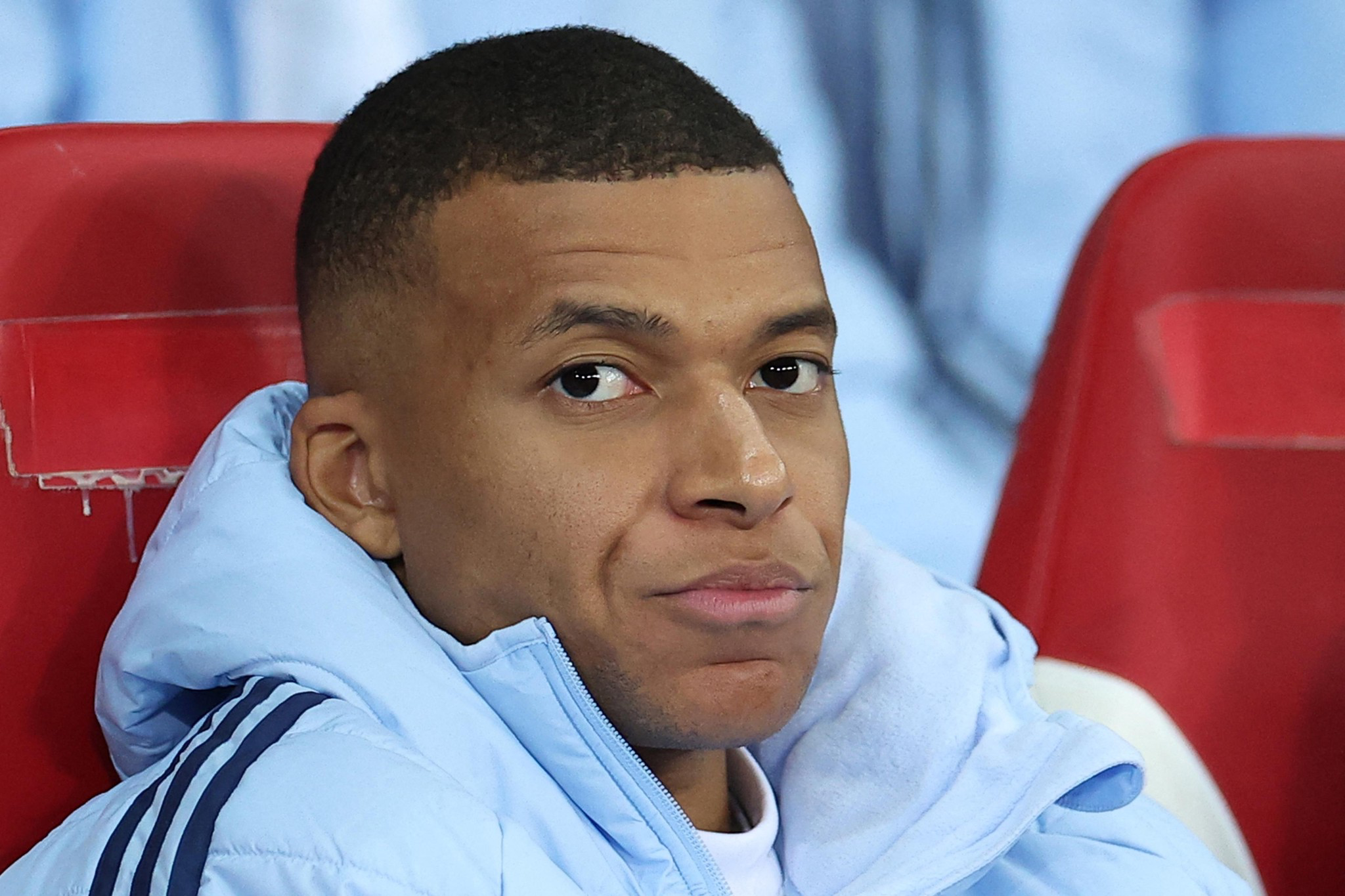 POURQUOI UNE ENQUÊTE A ÉTÉ OUVERTE SUR DES CHÈQUES DE KYLIAN MBAPPÉ À DES POLICIERS