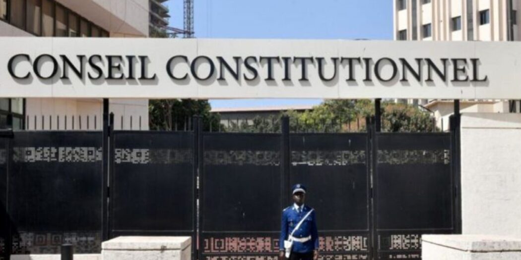 DISSOLUTION DU CONSEIL CONSTITUTIONNEL : Les obstacles juridiques et politiques
