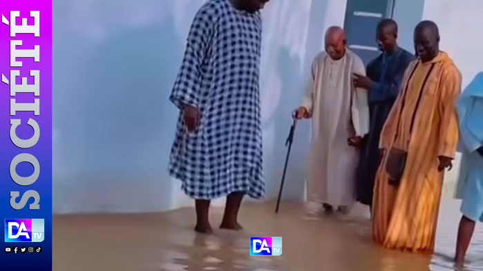 TOUBA- L’image qui choque… Serigne Sidy Abdou Lahad : les pieds dans les eaux pluviales