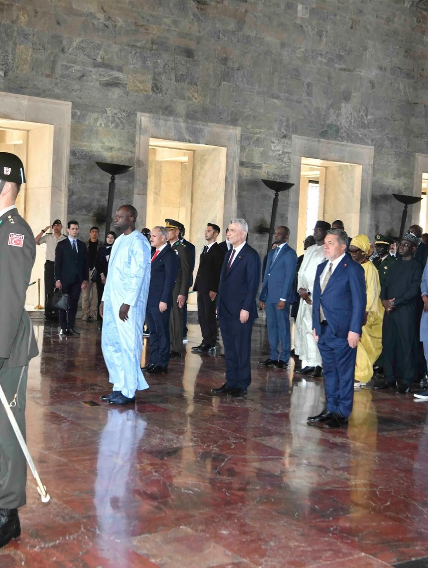 Ousmane Sonko se recueille au mausolée d’Atatürk, “symbole de liberté et de progrès”