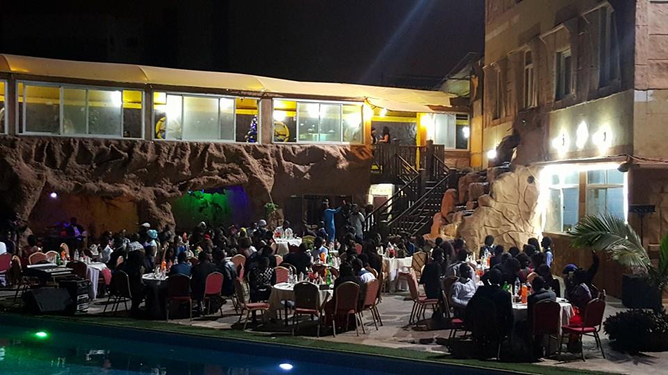 Les graves dénonciations d'un employé du "Gondolier Virage": "Nous sommes traités comme des esclaves (...) Nous n'avons pas droit au paiement des heures supplémentaires   (...)" Les graves dénonciations d'un employé du "Gondolier Virage": "Nous sommes traités comme des esclaves (...) Nous n'avons pas droit au paiement des heures supplémentaires   (...)"