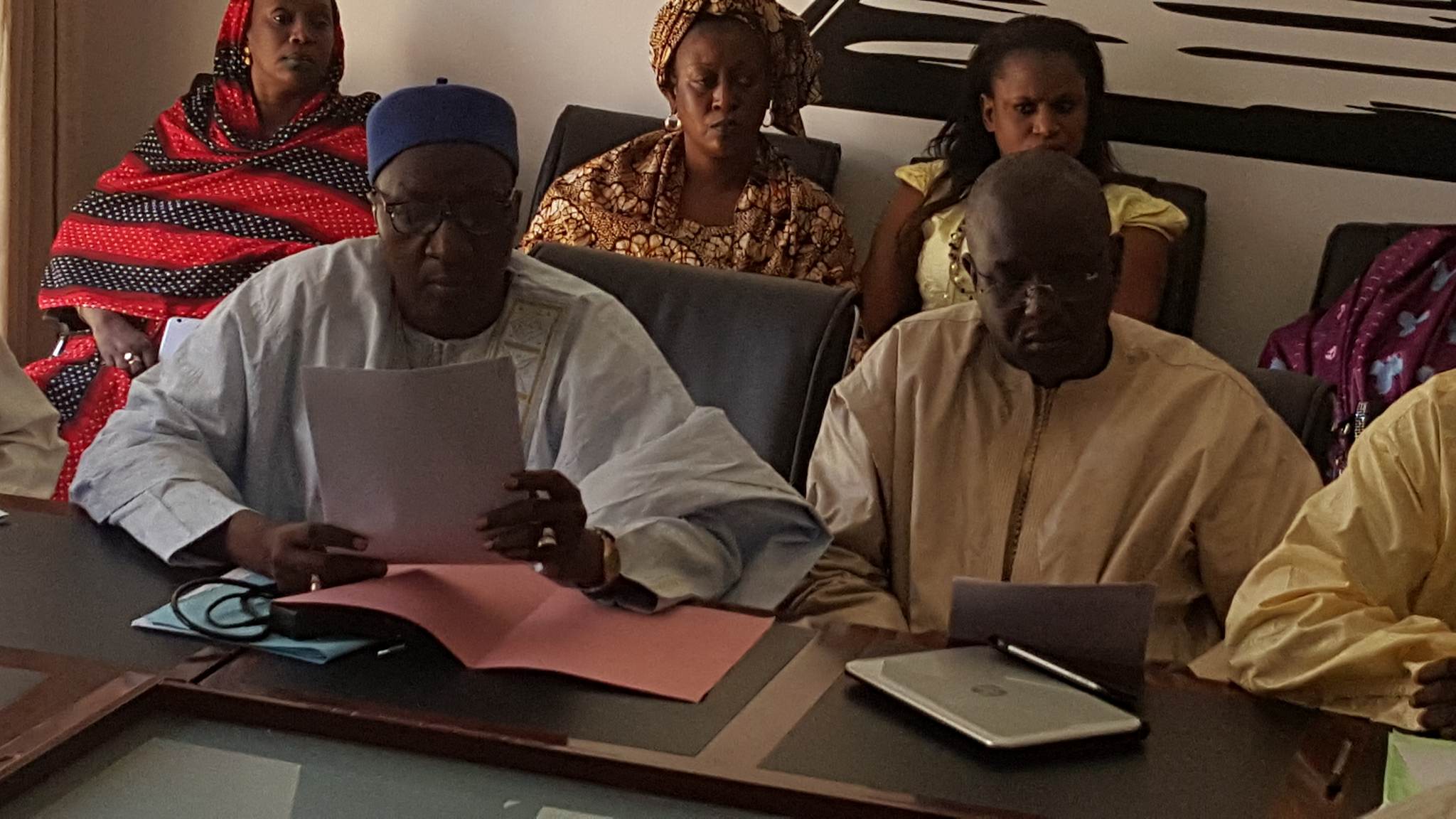 Abdoulaye Dia,maire de Demett mobilise ses parents de l'Ile à Morphil pour un "Oui massif" Abdoulaye Dia,maire de Demett mobilise ses parents de l'Ile à Morphil pour un "Oui massif"