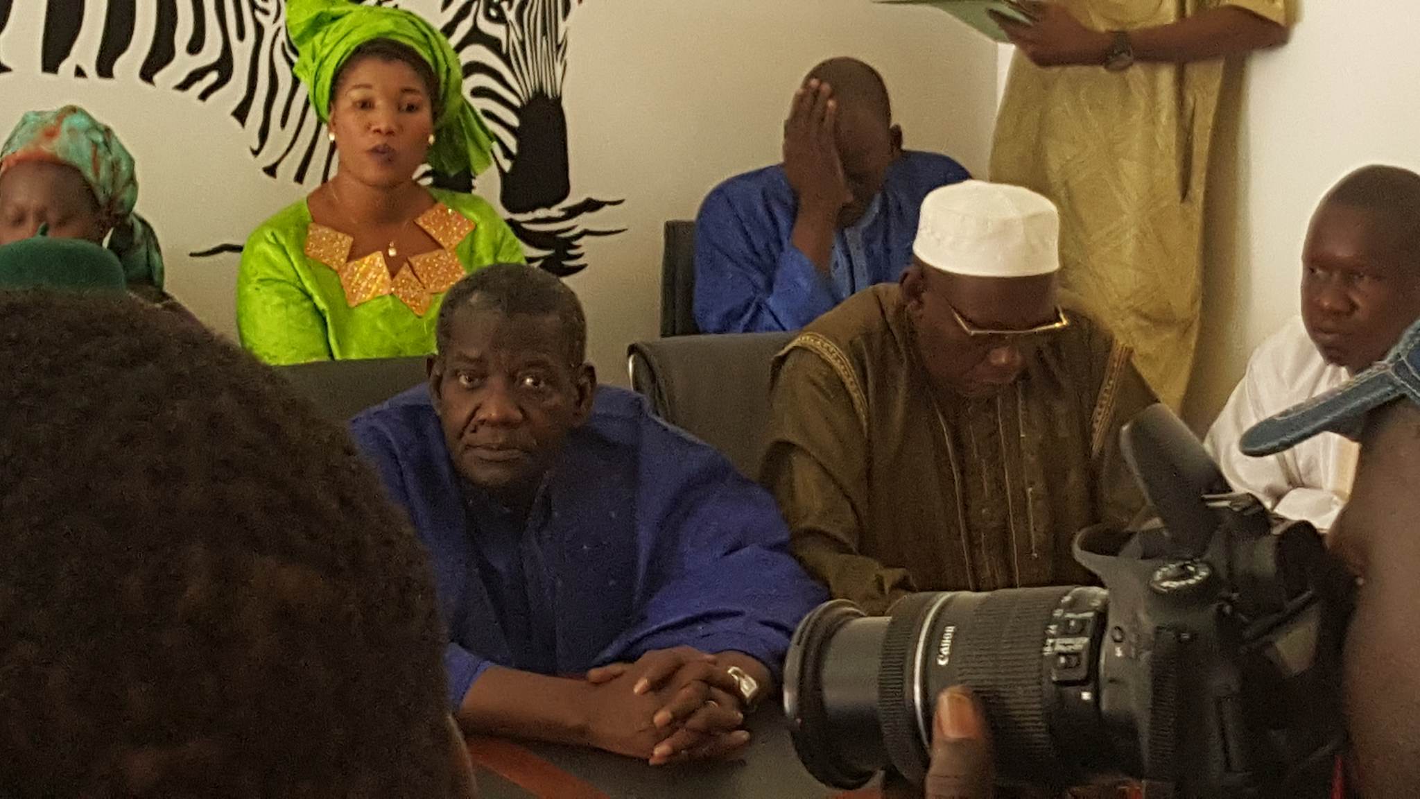 Abdoulaye Dia,maire de Demett mobilise ses parents de l'Ile à Morphil pour un "Oui massif" Abdoulaye Dia,maire de Demett mobilise ses parents de l'Ile à Morphil pour un "Oui massif"