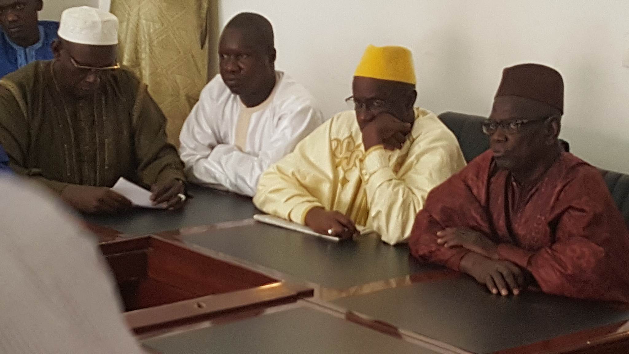 Abdoulaye Dia,maire de Demett mobilise ses parents de l'Ile à Morphil pour un "Oui massif" Abdoulaye Dia,maire de Demett mobilise ses parents de l'Ile à Morphil pour un "Oui massif"