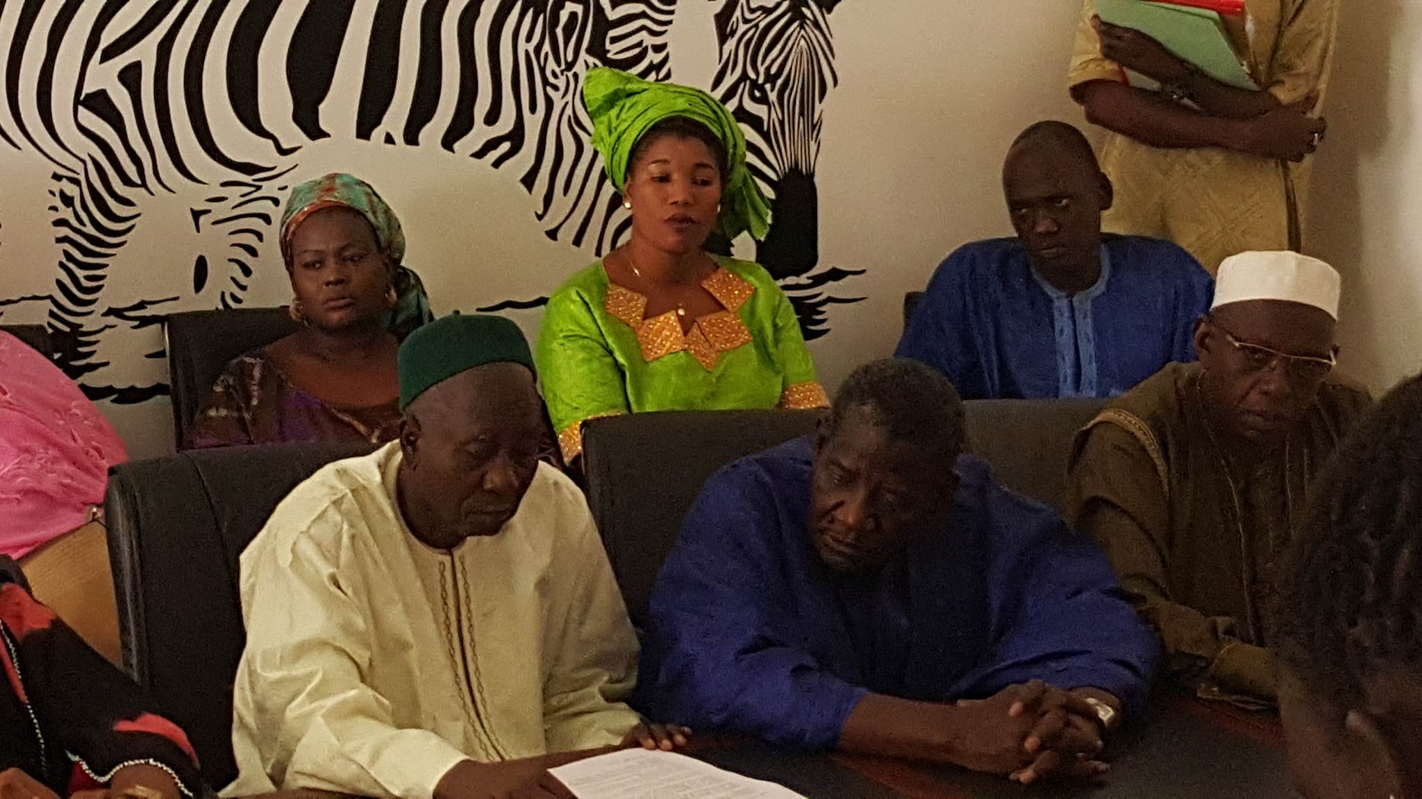 Abdoulaye Dia,maire de Demett mobilise ses parents de l'Ile à Morphil pour un "Oui massif" Abdoulaye Dia,maire de Demett mobilise ses parents de l'Ile à Morphil pour un "Oui massif"