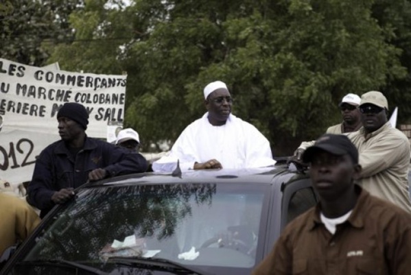 Touba : Le cortège de Macky Sall essuie des huées, Moustapha Cissé Lô interdit de parole Touba : Le cortège de Macky Sall essuie des huées, Moustapha Cissé Lô interdit de parole