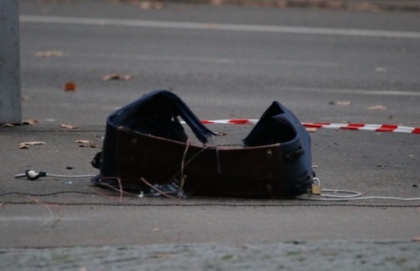 Panique en Centre-ville : La police fait exploser une valise suspecte Panique en Centre-ville : La police fait exploser une valise suspecte