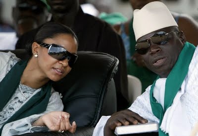Gambie : Branle bas de combat ou signes de fin de règne?...La femme du Pr Jammeh quitte nuitamment la Gambie pour le...Maroc... (EXCLUSIF DAKARPOSTE) Gambie : Branle bas de combat ou signes de fin de règne?...La femme du Pr Jammeh quitte nuitamment la Gambie pour le...Maroc... (EXCLUSIF DAKARPOSTE)