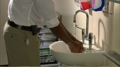 Comment la journaliste Ndèye Coumba Moreau a failli être «abusée» par un faux médecin militaire Comment la journaliste Ndèye Coumba Moreau a failli être «abusée» par un faux médecin militaire