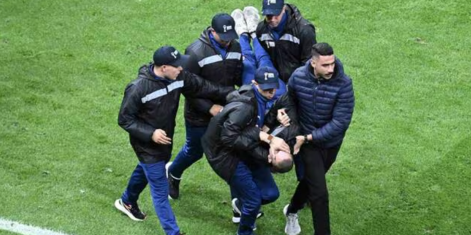 La mâchoire arrachée, un stadier blessé par des supporters sénégalais