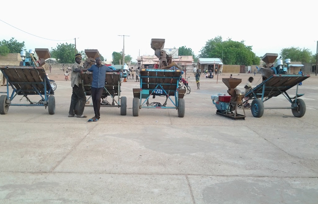 Un lot de 7 moulins à mil offerts  aux femmes de la commune de Fass Thiékène : Alioune Badara Ly  sur les traces de ses promesses…électorales Un lot de 7 moulins à mil offerts  aux femmes de la commune de Fass Thiékène : Alioune Badara Ly  sur les traces de ses promesses…électorales