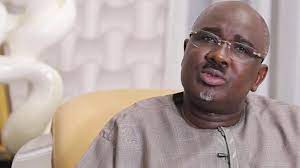 Santé fragile de Farba Ngom : Le maire des Agnam suspend temporairement ses visites