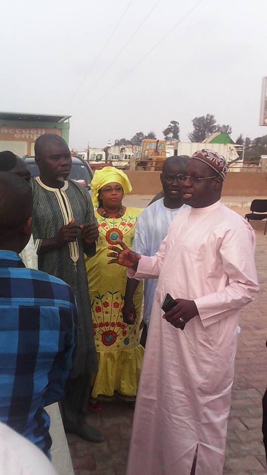 APPEL 2016 DES LAYÉNES: ABDOU KARIM SALL DONNE LA CONTRIBUTION DE LA CCR-PIKINE ET DE L'ARTP AU FILS ET REPRÉSENTANT DU KHALIFE GÉNÉRAL À MALIKA. APPEL 2016 DES LAYÉNES: ABDOU KARIM SALL DONNE LA CONTRIBUTION DE LA CCR-PIKINE ET DE L'ARTP AU FILS ET REPRÉSENTANT DU KHALIFE GÉNÉRAL À MALIKA.