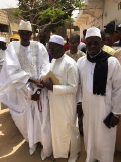 APPEL 2016 DES LAYÉNES: ABDOU KARIM SALL DONNE LA CONTRIBUTION DE LA CCR-PIKINE ET DE L'ARTP AU FILS ET REPRÉSENTANT DU KHALIFE GÉNÉRAL À MALIKA. APPEL 2016 DES LAYÉNES: ABDOU KARIM SALL DONNE LA CONTRIBUTION DE LA CCR-PIKINE ET DE L'ARTP AU FILS ET REPRÉSENTANT DU KHALIFE GÉNÉRAL À MALIKA.