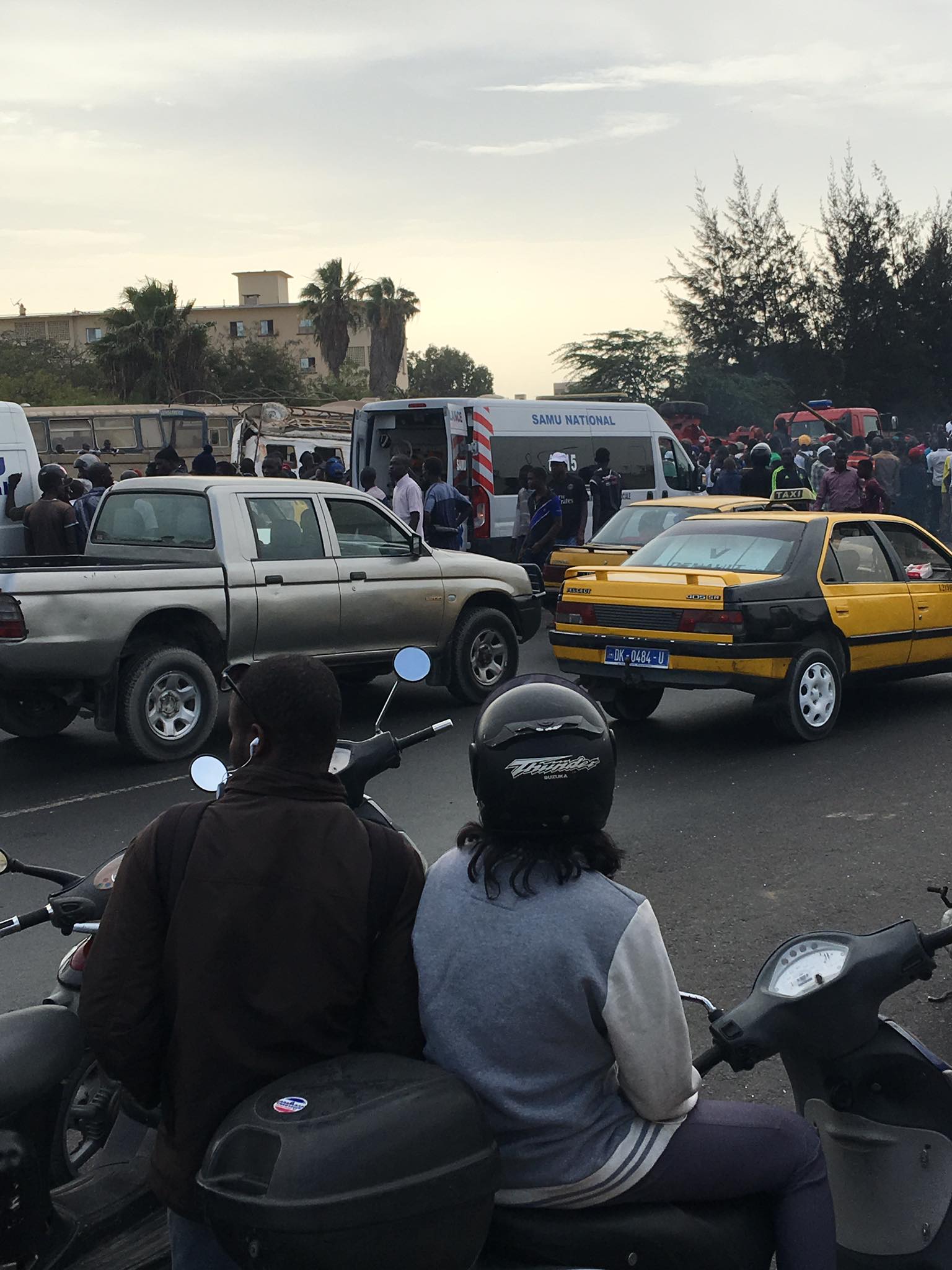 Nouveau bilan de l'accident sur l'autoroute: une quinzaine de morts et de graves blessés Nouveau bilan de l'accident sur l'autoroute: une quinzaine de morts et de graves blessés