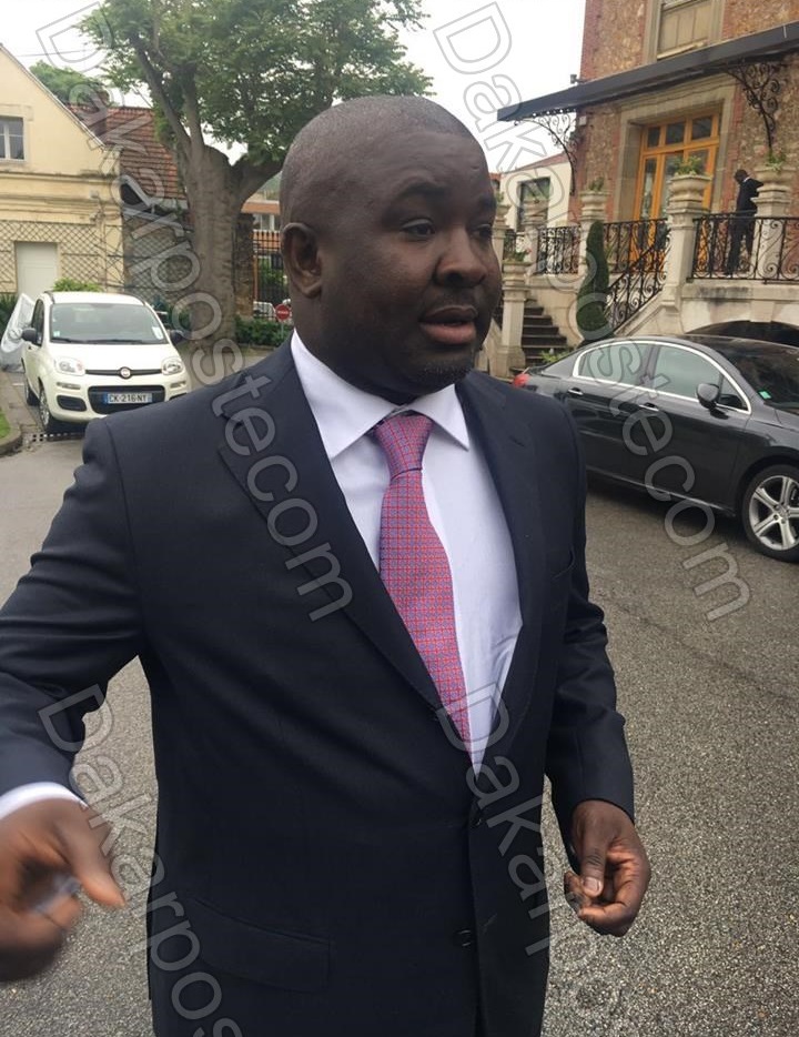 Marié devant la mairie de MEUDON (Paris), le célèbre Abdou Lahat Ndiaye devient...Français Marié devant la mairie de MEUDON (Paris), le célèbre Abdou Lahat Ndiaye devient...Français
