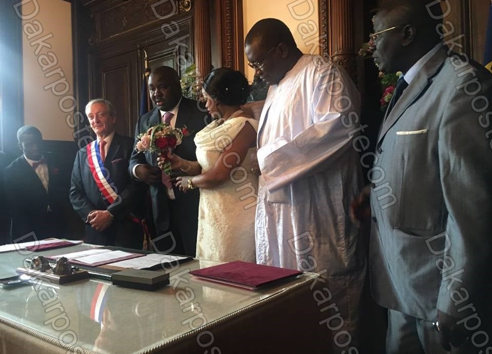 Marié devant la mairie de MEUDON (Paris), le célèbre Abdou Lahat Ndiaye devient...Français