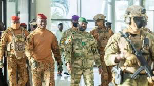 Mali: l'Alliance des États du Sahel réagit a minima aux attaques des jihadistes et rebelles touaregs