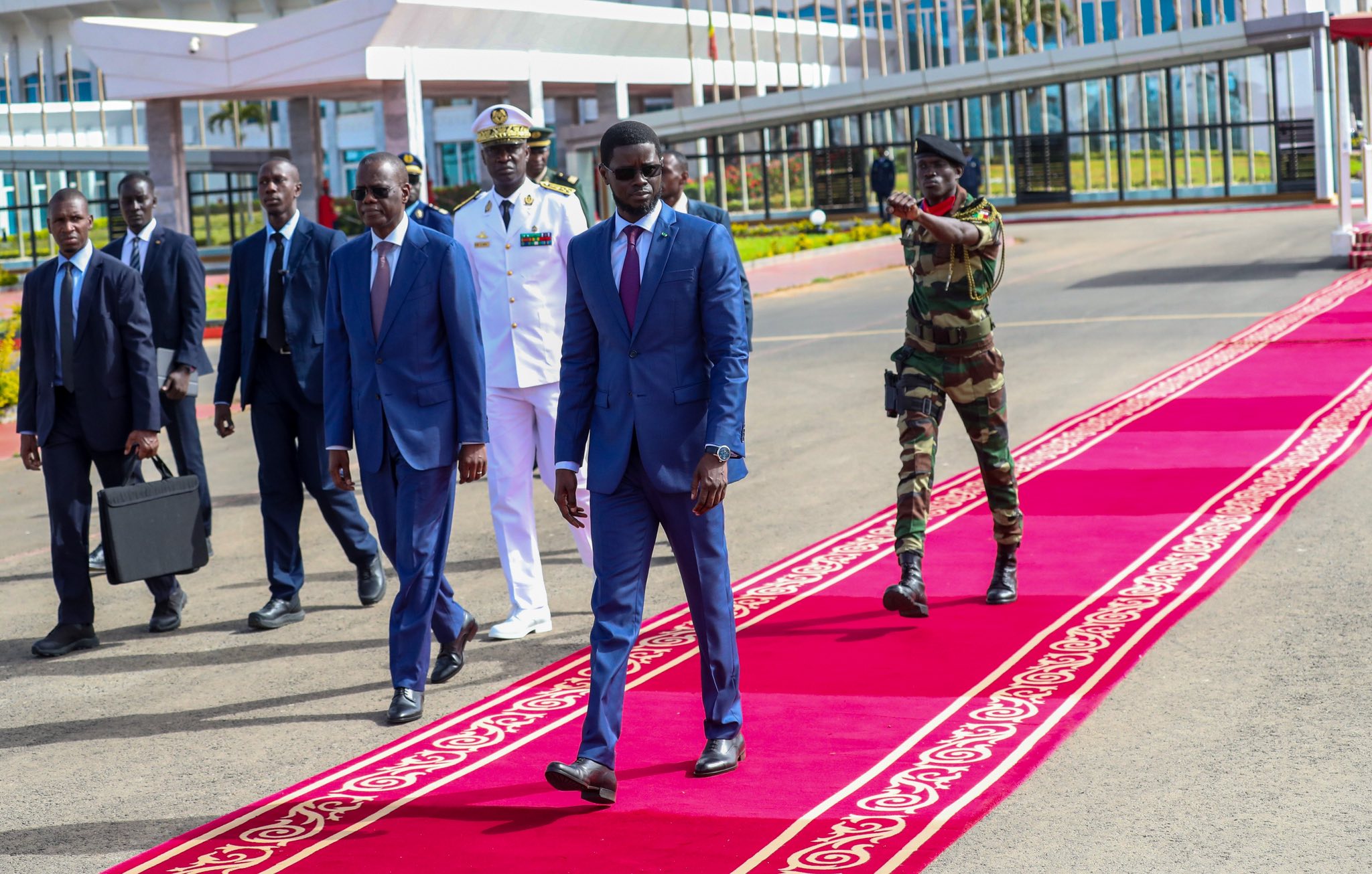 Le PR, Bassirou Diomaye Faye, a quitté Dakar ce s matin pour se rendre à Banjul- Ce que l'on sait du séjour en Gambie !