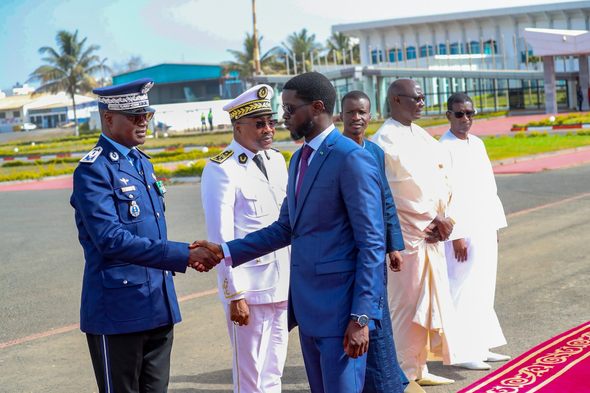 Le PR, Bassirou Diomaye Faye, a quitté Dakar ce s matin pour se rendre à Banjul- Ce que l'on sait du séjour en Gambie !