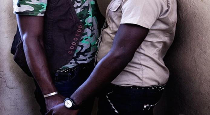 Linguère : repoussé par le commerçant, l’homosexuel arrêté nu déclare sa flamme… aux policiers
