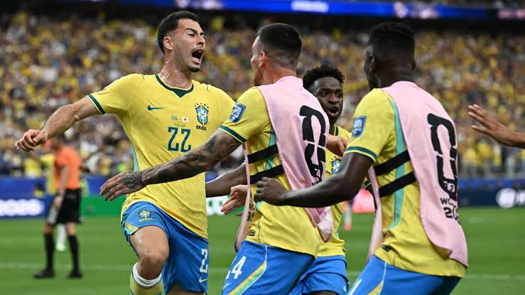 Coupe du monde - Seizièmes de finale - Gabriel Martinelli envoie le Brésil en huitièmes au bout d'un duel contre le Japon (2-1)