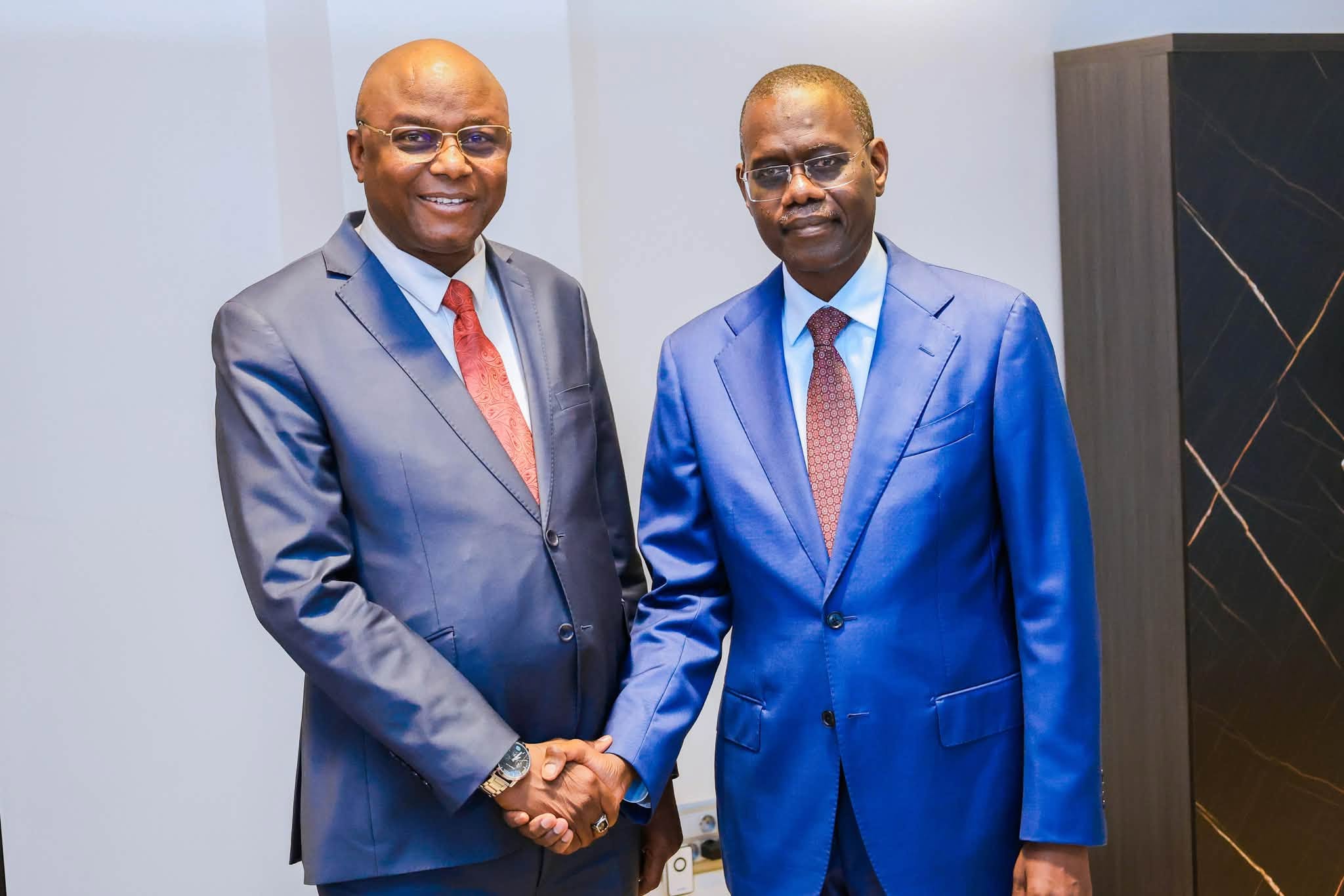 Le  ministre de l'Eau et de l'Energie de la République du Tchad reçu par le Pm du Sénégal