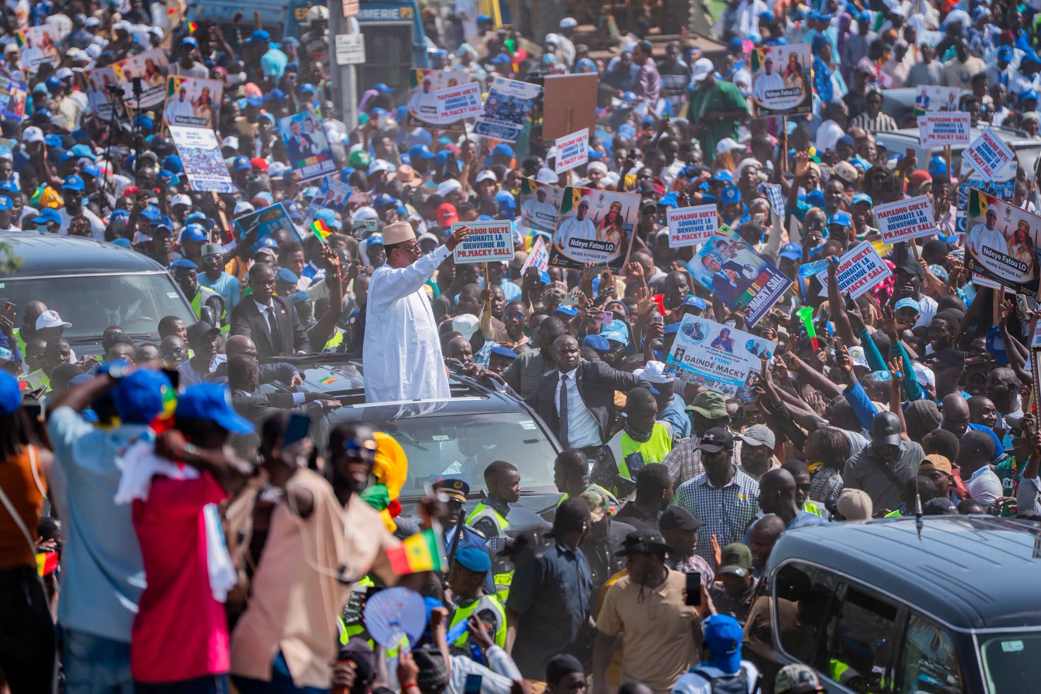 Ferveur sous affrètement : le simulacre d’une liesse populaire à l’accueil de Macky Sall