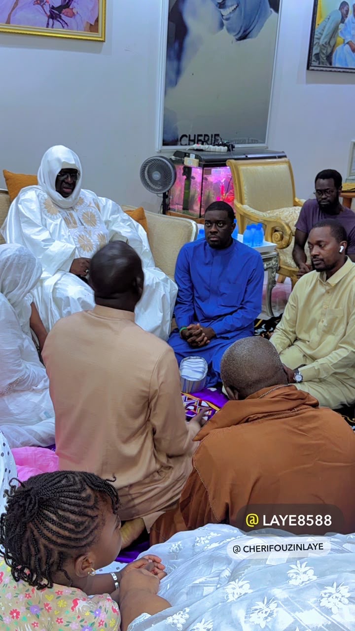 Deuil à Yoff : Le Khalife général des Layènes, le Procureur de la République et les épouses d'Ousmane Sonko unis dans la compassion auprès de Chérif Ousseynou Laye