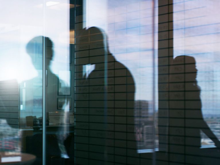 Quand l'État dévoile ses ombres