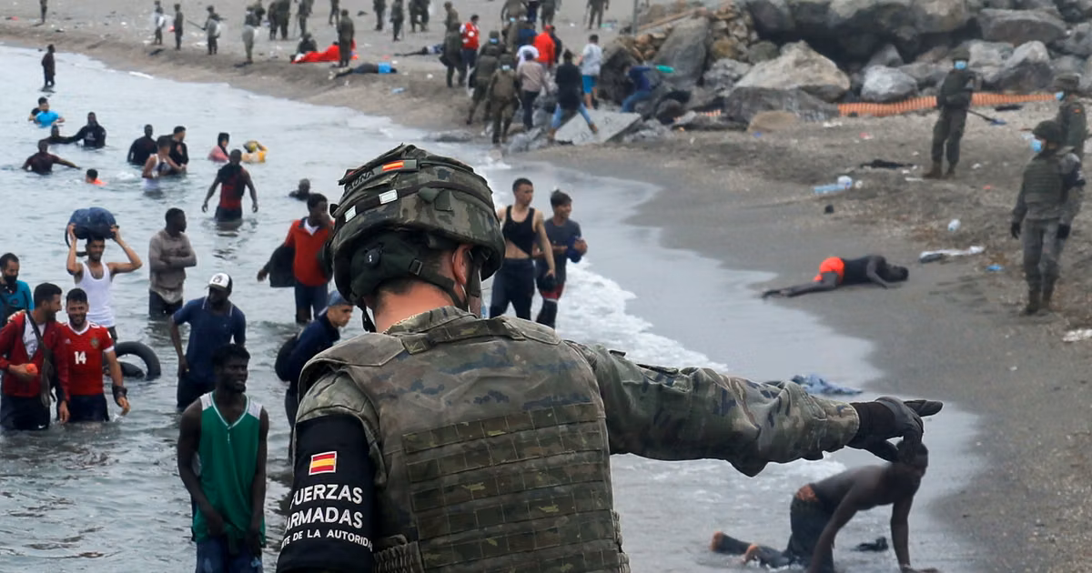 L'Espagne mobilise ses forces militaires à Ceuta pour endiguer l'afflux massif de migrants en provenance du Maroc